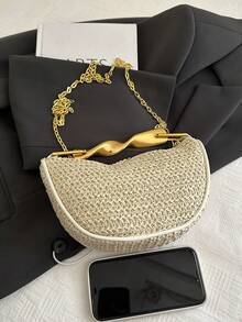 Bolso pequeño elegante con asa metálica. Asa superior metálica dorada y correa ajustable y desmontable de bandolera cruzada. Forro y bolsillo interior. Cierre de cremallera. Bolso pequeño de playa tejido con cremallera y bandolera. - Beis - Ver 9