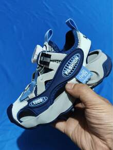 Sandálias infantis, sandálias esportivas infantis com fivela giratória, sandálias de bico fechado, sapatos de praia para meninos