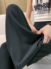 بنطال نسائي عادي أنيق ذو ساق واسعة مستقيمة فضفاض ذو جيوب جانبية منسدلة، مناسب لارتداء مكتبي خلال الربيع أو للمناسبات العادية