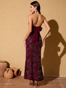 酒红色亮片露背长裙，腰部蝴蝶结，礼服