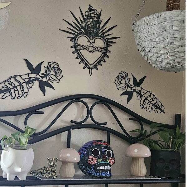 1 pieza Decoración de pared de metal con diseño de hueso de mano en color oro rosa, hueso de mano hueco y diseño de rosa, arte abstracto de pared de metal de terror de Halloween