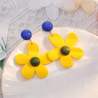 1 Pair Exaggerate Contrasting Yellow Flower Stud Earrings