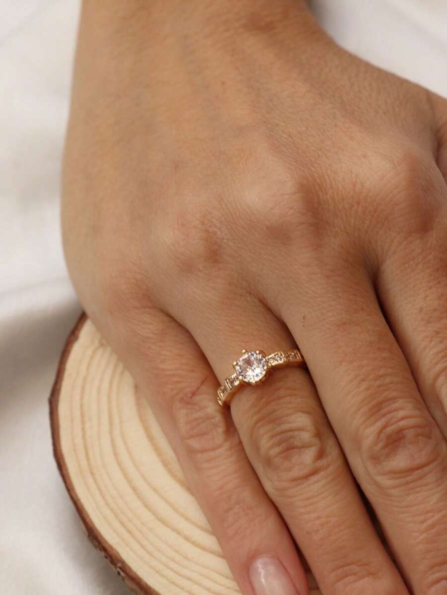 Women's Solitaire Ring With Zirconia And Studded Stones, High Luxury, European Fashion, Semi-Jewelry, Worked On A Daily Basis - 金色 - 查看 1