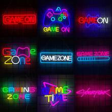 Insegna al neon da gioco, Game On/Game Zone/Game Time, luci al neon a LED da usare per la decorazione della stanza di ragazzi adolescenti, decorazione da parete rosa in stile cyberpunk per giochi di tiro, da usare in camera da letto, sala da gioco, feste di compleanno, zona di gioco, decorazioni per feste di giocatori, alimentato tramite USB riutilizzabile, con accessori inclusi e facile da installare.