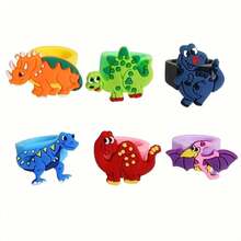 12个可爱恐龙戒指，PVC软橡胶戒指，生日派对装饰品，带有霸王龙、喷火龙、犀牛等动物图案的装饰环，适合生日派对和节日聚会。课堂奖品