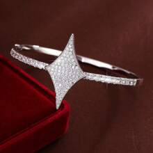 1 Stück minimalistisches Damen Armband mit Viereckigem Sterndesign und Zirkonia Steinen