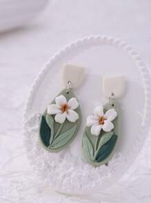 A Pair Of Elegant And Pure Polymer Clay Material, Purely Handmade, Green Background 3D White Lily Realistic And Unique Flower Earrings For Women, Suitable For Vacation And As A Gift