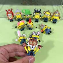 Minions 12 pezzi di graziose miniature di animaletti zodiacali dei Minions, adatte per decorare l'auto, come portachiavi, accessori da scrivania, ottimi regali per Natale, Ognissanti, Pasqua, Festa della Mamma, compleanni, Ringraziamento e altre festività per famiglie e amici