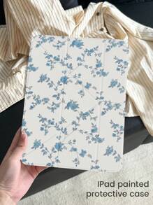 Eine schöne doppelseitig farbig bemalte, blaue Blumen-Acryl-Kristall-Rückseite, stoßfest, geeignet für iPad 7. Generation, 8. Generation (10,2 Zoll), 10. Generation Schutzhüllen, integrierter Stiftschlitz, unterstützt Schlaf- und Aufwachfunktionen/mehrfache Stehfunktionen, Geschenk für Feiertage, Geschenk zum Neuen Jahr.