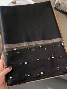 1条仿丝珍珠装饰女士围巾/披肩，适合日常穿着。