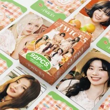 Sanrio Cartão fotográfico oficial do 14º álbum, cartão LOMO, nova caixa holográfica KPOP Nayeon, coleção de cartões fotográficos do álbum DIVE, cartão LOMO, cartões fotográficos de fãs, cartões comemorativos, marcadores de página - 92 peças (60 cartões + 32 adesivos)