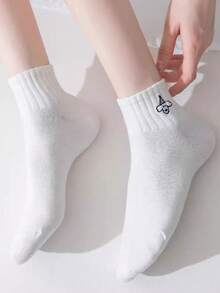 5 双经典白色女士中筒袜，百搭运动风格