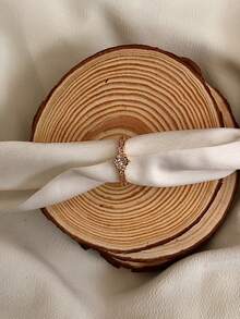 Women's Solitaire Ring With Zirconia And Studded Stones, High Luxury, European Fashion, Semi-Jewelry, Worked On A Daily Basis - 金色 - 查看 6