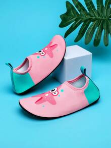 1 par de calçados aquáticos infantis de cano baixo, sem cadarço, cabedal elástico, sola antiderrapante e durável, design de desenho animado, versátil para praia, resort, esportes indoor, ioga, corrida, leve e de secagem rápida, perfeito para primavera/verão - Multicolorido - Ver 2