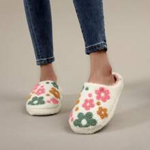 1 par de pantuflas mullidas de tela con diseño de flores, plantas, frutas y verduras, para usar en casa y días festivos con suela blanda para interiores, de colores blanco y rojo para otoño/invierno