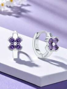 1 Paar 925 Sterling Silber Allergiefreie Ohrringe mit vierblättrigem Kleeblatt - Verziert mit funkelndem violettem synthetischem kubischem Zirkonia, symbolisiert Glück und Charme. Zierlich und lieblich, perfekt für den täglichen Frühlings-/Sommertrag oder Partys von Mädchen. Ein ideales Geschenk zum Geburtstag/Feiertag für Töchter oder Enkelinnen