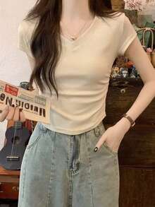 女款白色 V 领短袖 T 恤，修身廓形，短款上衣，夏季 - 杏色 - 查看 5