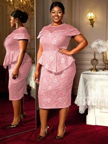 优雅女士粉色加大码鸡尾酒连衣裙，短袖圆领，梭织面料，饰有荷叶边下摆和提花图案。 - 粉色 - 查看 5