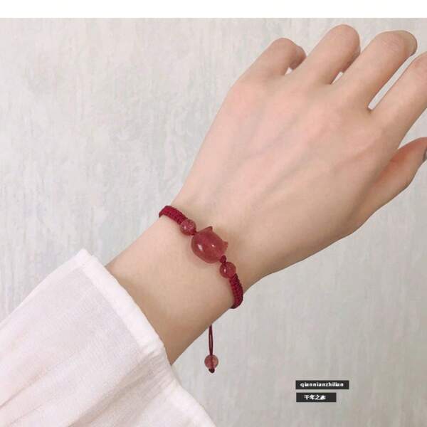 1pc Lucky Cat Crystal And Obsidian Animal Theme Adjustable Bracelet, Synthetic Fiber Cord, Handmade Red String Amulet For Women, Daily Wear And Gift Giving, All-Season Accessory