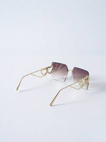 1 pièce carrées mode sans cadre métallique avec détail en forme de cœur, style Y2K, élégantes pour les vacances. Accessoires de plage pour femmes. essentielles pour les tenues femmes automne-hiver, affaires décontractées, cadeaux pour la Saint-Valentin.