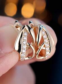 Vanel 2 Pcs Of Fashionable Palace Style Small And Exquisite Floral Design Earrings, Geometric Hollow Golden Earrings, Suitable For Women's Daily, Party, Gift Decoration