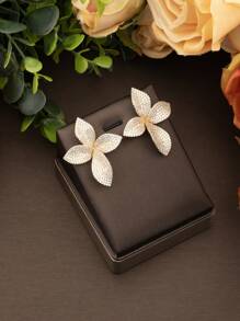 1pc Luxury & Elegant Cubic Zirconia Inlaid Leaf Design Earrings, Suitable For Women's Wedding & Party Wear, Without Gift Box