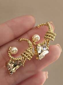 1 paire de boucles d'oreilles asymétriques en forme de cœur en métal avec perles de verre, boucles d'oreilles à la mode élégantes pour femmes et filles, convient pour les voyages, les mariages, les fêtes, les cadeaux de Noël