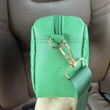 Bolso pequeño cuadrado con diseño acolchado de patrón de ondas sólido simple, correa ajustable para cruzar al hombro o llevar debajo del brazo, bolso de mano versátil, ligero y de moda para mujeres