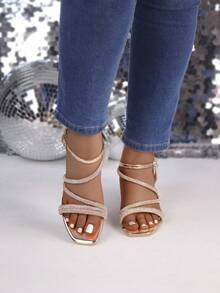 Sandalia de moda para mujer tipo zapatilla de tacón cuadrado de altura media, cómodos y ligeros, con elegante acabado tipo metálico, con ajuste de hebilla en tobillo y elegante aplicación de pedrería brillante en empeine del pie que le da un toque de glamour, ideales para para eventos formales o casuales, fiestas elegantes, cenas, bodas, graduaciones, ofreciendo un toque de estilo y glamour que resaltan la sofisticación en el calzado femenino. - Oro rosa - Ver 3