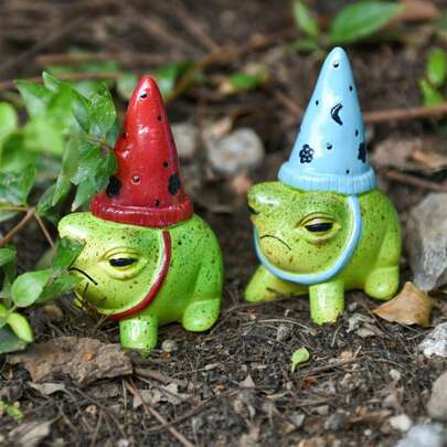 1pc Resin Frog Wearing Hat Christmas Ornament, Rustic Countryside Garden Patio Micro Decoration, Cute Animal Figurine, Suitable For Succulent Plants, Country Style Yard Decor
