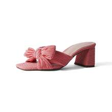 Women's Black Blue Coral Pink Bow Heel Mules – Pleated Fabric Square Toe Block Heel Slip-On Sandals [Size Up Half Size] - Màu Hồng  San hô - Xem 2