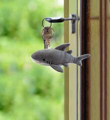 NewPuzzled Shark Plush Keychain Stuffed Animal Toy - Soft Fur Ocean Life Animal Grey Shark Charm Keyring, Cute Decorative Plush Toy Accessory Fun Buddy For Kids Bag, Purse, Backpack, Handbag - 4 InchesSeasonal Gifts - 1 - 查看 5