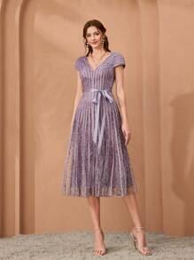 女士V领印花飞机袖褶裥长裙，适合高端正式场合