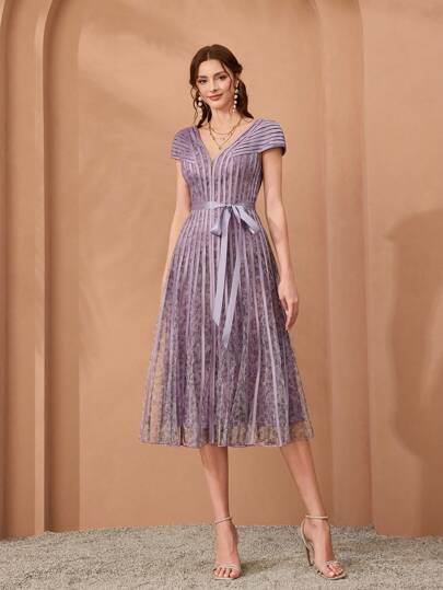 Lady's V-Neck Floral-Printed Airplane-Sleeve Pleated Long Dress For High-End Formal Events