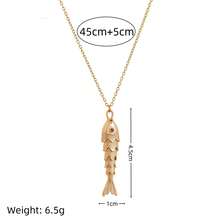 1 件可爱金色活动小鱼吊坠项链，镶嵌锆石，镀 18k 金，适合日常佩戴、旅行和派对，可送给妻子、母亲、女朋友、女士首饰、女士吊坠项链、镀金首饰