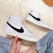 Nike Zapatillas altas retro resistentes y ligeras de estilo casual Blazer Mid 77 Trailblazer para mujer - Blanco - Ver 2