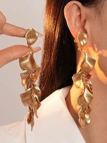 1 对时尚长流苏亚克力花瓣夹式耳环，夸张个性化高端耳环，无需穿孔，适合宴会和派对 - clip - 查看 3