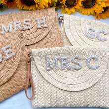 个性化字母珍珠装饰编织手提包/帽子，定制沙滩包，旅行钱包，太阳帽，单身派对、婚礼礼物 - 彩色 - 查看 8