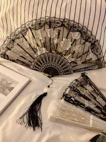 装饰扇，清爽的白色樱花手扇，带有金箔印花，休闲简约风格，适合日常和家庭使用