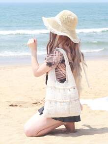 Chiếc túi xách nữ đan móc mùa hè này có thiết kế khoét rỗng, dung tích lớn, kiểu dáng xô có dây rút gập gọn, lý tưởng cho những chuyến du lịch biển và những kỳ nghỉ lãng mạn. Túi còn có chức năng chống cát, phù hợp cho việc mua sắm hàng ngày và sử dụng như ba lô. Rất thích hợp cho các hoạt động ngoài trời, du lịch, cũng như cho sinh viên năm nhất, năm hai, năm cuối đại học và học sinh trung học trở lại trường. - Màu be - Xem 6