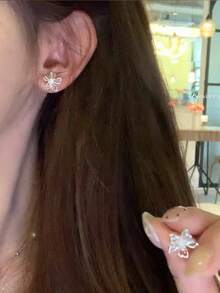 1对时尚简约花朵耳钉，适合女性在任何场合佩戴 - 銀色 - 查看 2