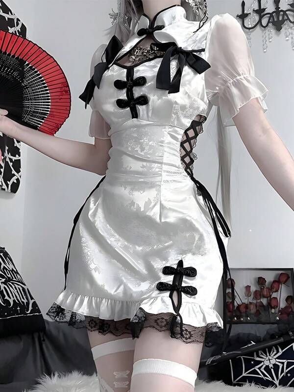 A Combination Of Colors, Elegant, Elegant Style, Love Buds, Free-Flowing Embroidery, Silk Folds, And Flags.