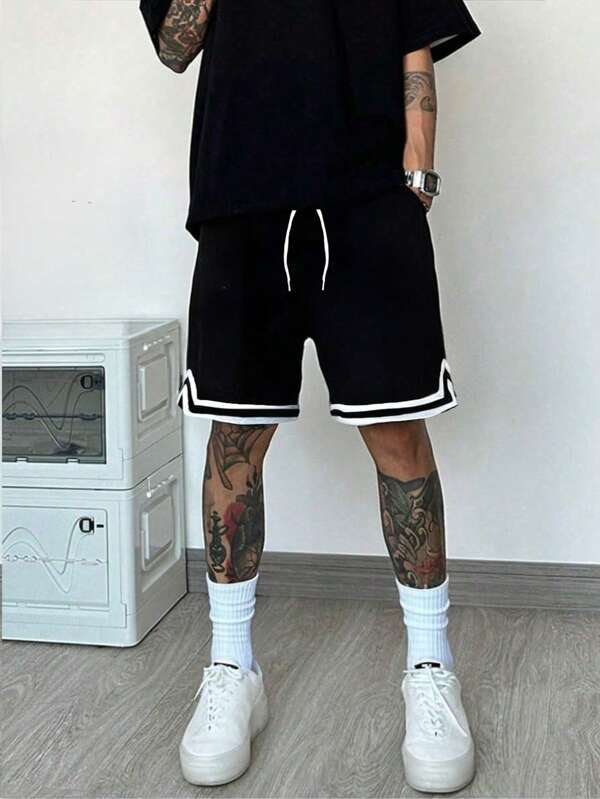 1 paio di pantaloncini sportivi da uomo per basket all'aperto, tessuto traspirante con fori, vita elastica con laccetto regolabile, adatti per corsa e fitness, con nastro in bianco e nero a contrasto