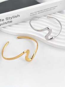 1pc Stainless Steel Geometric Wave Open Bangle, Metallic Smooth Minimalist Asymmetrical Fashion Bracelet, Suitable For Vacation And Daily Wear