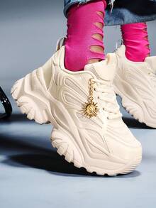 女士Y2K风格米色运动鞋，7厘米EVA厚底，大码轻便休闲鞋，配有太阳吊坠链 - 米色 - 查看 3