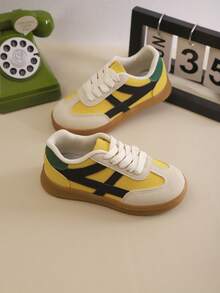 1 双儿童拼色时尚运动鞋，设计百搭，适合男孩和女孩，适合派对、聚会、旅行和度假 - 黃色 - 查看 2