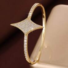 1 Stück minimalistisches Damen Armband mit Viereckigem Sterndesign und Zirkonia Steinen