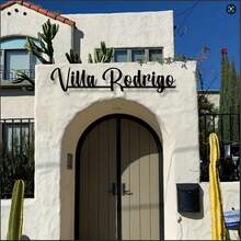 HELLOYOUNG Personalized Metal Villa House Name Sign - Custom Durable Metal Address Plaque For Home Entrance, Anniversary & Christmas Gift, No Batteries Needed, Best For Christmas,The Perfect Decorative Doorplate For Your Wedding Home.