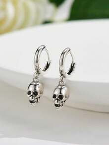 Un par de pendientes de calavera góticos, adecuados tanto para hombres como para mujeres. Pendientes y accesorios de punk rock para Halloween, adecuados para Halloween o uso diario