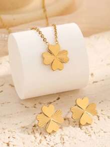 1 conjunto elegante de joias de aço inoxidável, incluindo colar com flor de quatro folhas gravada e brincos de aço inoxidável, adequado para uso diário ou presente para amigos